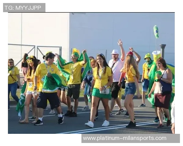 日本足球宝贝丰腴魅力展现球场内外的风情与自信之美 日本足球宝贝丰腴魅力展现球场内外的风情与自信之美